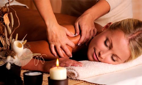 Masajes relajantes con aceites esenciales